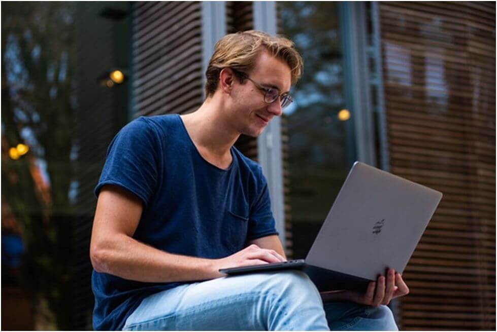 Why is the Internet such a powerful tool for students? Technology